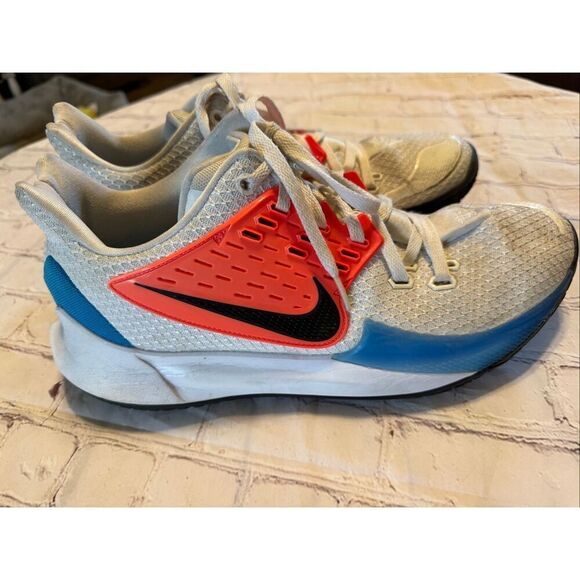 Athletic_Shoes